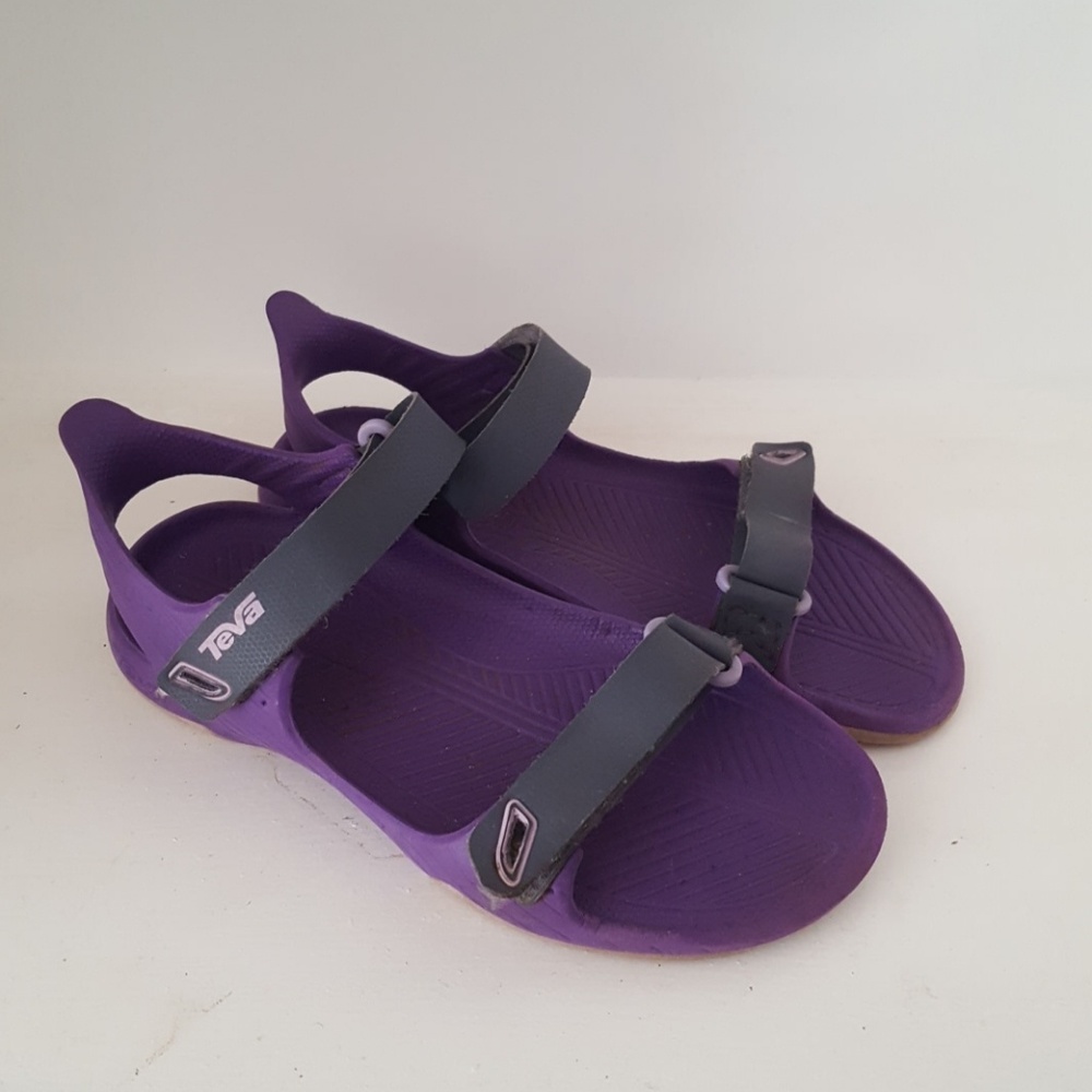 Kids purple teva strappy sandals